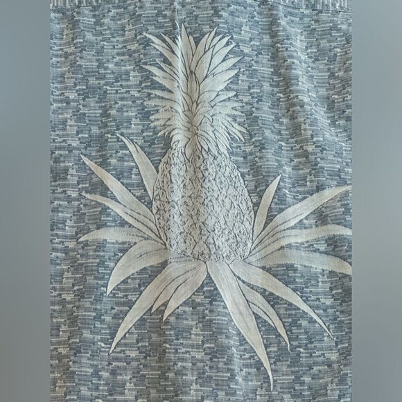 Tommy Bahama Silk Blue Hawaiian Men’s Shirt with Pineapple on Back Size Large - Picture 10 of 11